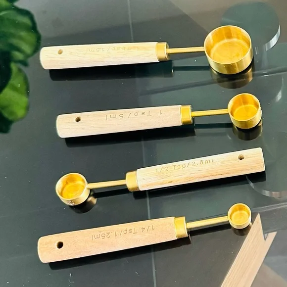 4 ANTHROPOLOGIE Gold Brass Metallic Cup Wood Handle Measuring Spoons Cooking Set - Picture 2 of 7